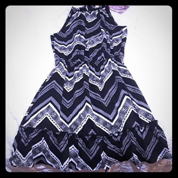 Black and White Dress - Picture 1 of 4